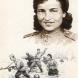 На этом карандашном рисунке нарисован портрет Веры Сергеевны Кащеевой и эпизод из её военной биографии.