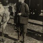 Проводник с лошадью на станции Бира