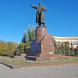 Памятник В. И. Ленину, за ним колоннада дома Павлова. Октябрь 2013 г. Фото: А. Востриков.