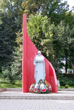 Памятник советским воинам на братской могиле, п. Приморск, август 2010