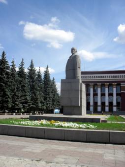 Памятник Ленину в городе Салават