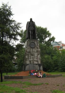 Памятник адмиралу А. В. Колчаку в Иркутске