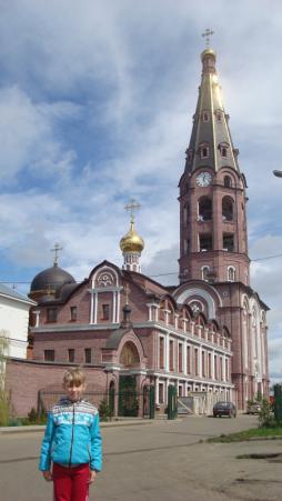 Свято-Троицкий Алатырский мужской монастырь в городе Алатырь.