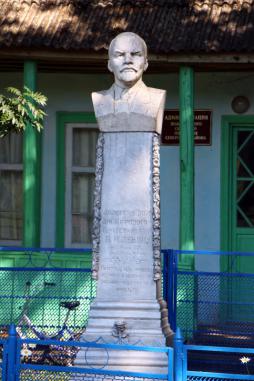 Памятник Ленину в селе Шабановское