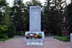 Братская могила и мемориальный комплекс в Дмитровске