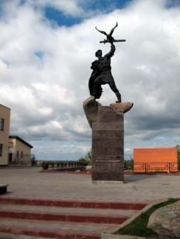 Памятник Владимиру Храброму-Донскому в Малоярославце