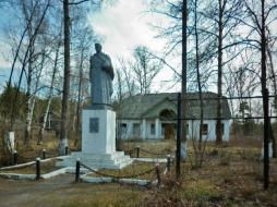 Памятник участникам Великой Отечественной войны в поселке Чистое.