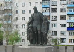 Памятник «Ф. Э. Дзержинский с детьми»