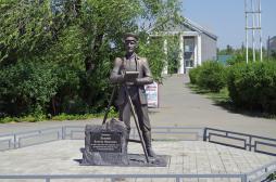 Памятник землемеру Виктору Ивановичу Беляеву в селе Беляевка