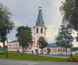 Колокольня Валдайского Иверского монастыря. Август 2013 г. Фото: Анатолий Максимов.