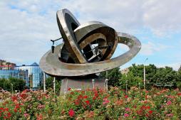 Памятник «Мирный атом» – символ города Волгодонска. Июнь 2020 г. Фото: Александр Тихонов.