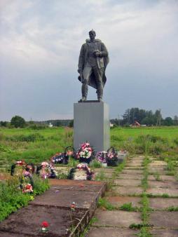Памятник на мемориальном комплексе «Большое Заречье – Русская Хатынь»