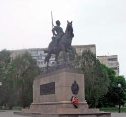 Памятник оренбургскому казачеству в Оренбурге