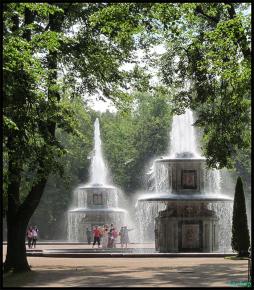 Римские фонтаны в Нижнем парке Петергофа. Фото: В. Пирогов.