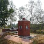 Деревня Фёдорово, часовня и памятник погибшим в войну. Август 2010 года. Фото: М. Российский