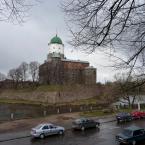 Центром города Выборга является замок. Он виден издалека и является архитектурной доминантой. Фото И.Новиковой