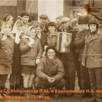 Проводы в армию Мельникова П.М. и Калашникова Н.А. молодежью деревни Воздвиженка. 1970 г.
