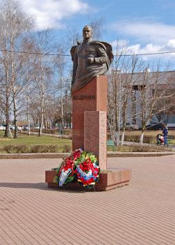 Памятник Г. К. Жукову в Одинцове. Апрель 2015 г. Фото: А. Востриков.